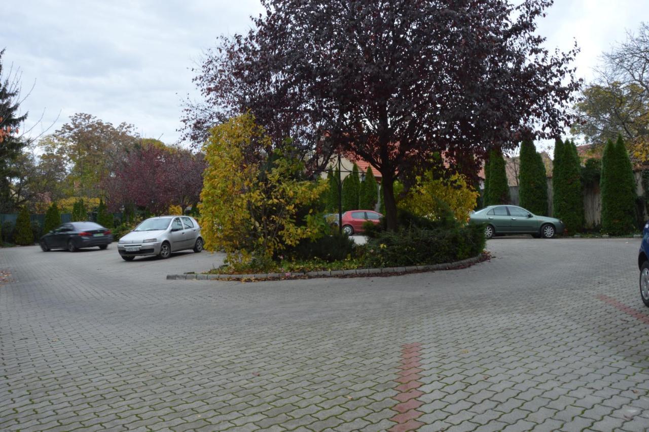 Hotel Óbester Debrecen Exterior foto